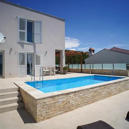 3 Bedroom With Heated Pool & Sea View - Ae1308 *
