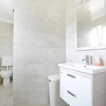 Вилла 3 Bedroom With Heated Pool & Sea View - Ae1308 Ясенице